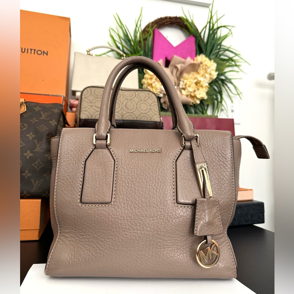 Authentic Michael Kors Taupe Handbag 30H5GEYS2L